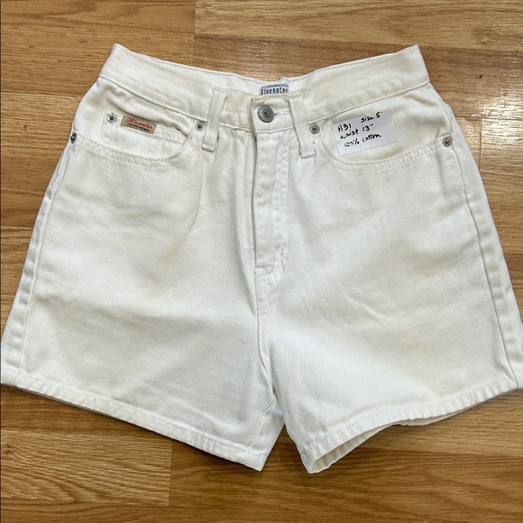 Bluenotes Pants - H31.    Bluenotes White Classic Denim High-Waist Shorts